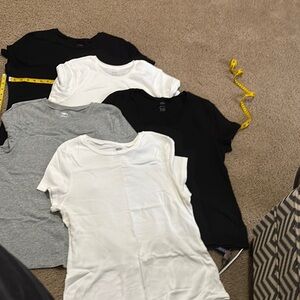 5 tshirts - Old Navy Women's Short Sleeve Tees - Black, White, Gray